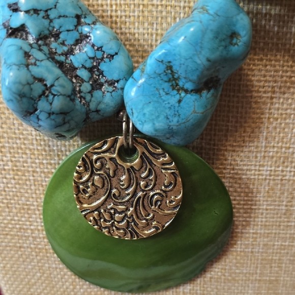 Chico's Faux Turquoise and Green Dyed Shell Statement Necklace - Picture 4 of 12